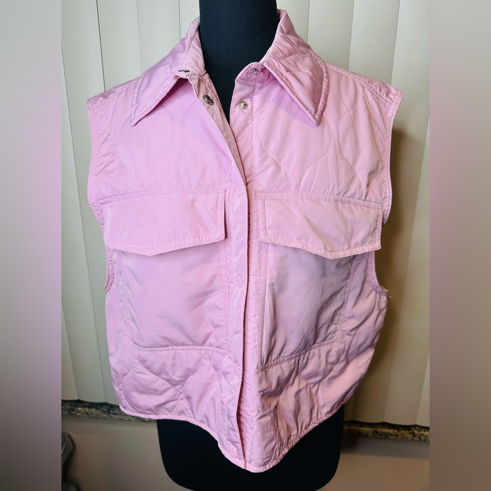 H&M Light Pink Quilted Cropped Lightweight Vest Size Medium